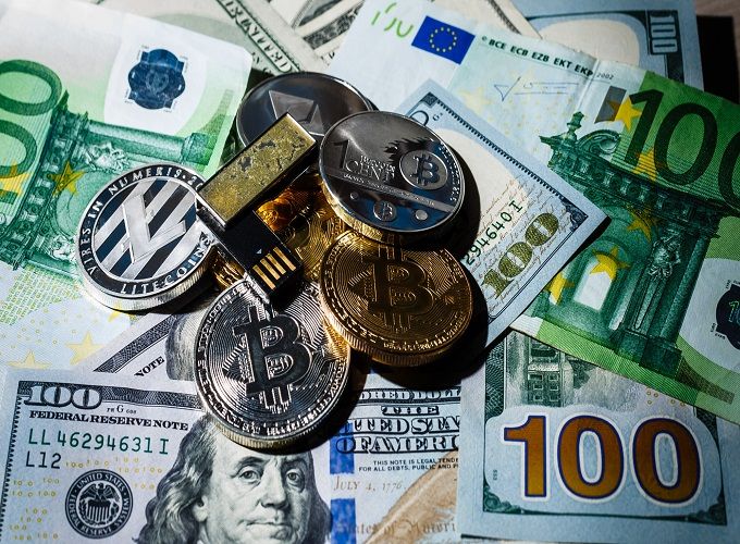 Đổi BTC sang VND/USD: Cách chuyển đổi Bitcoin ra tiền mặt và Altcoin ra sao? 