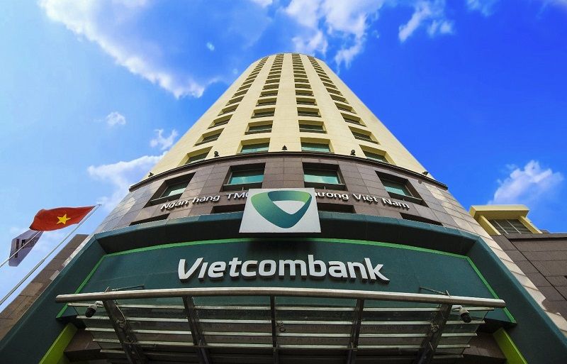 Vietcombank có lịch sử hình thành từ năm 1963, là một trong những ngân hàng lâu đời nhất tại Việt Nam. Kể từ khi thành lập cho đến nay, Vietcombank luôn là một trong những ngân hàng hàng đầu tại Việt Nam. Với tổng tài sản lên đến 50 tỷ USD và vốn hóa cao nhất trong các tổ chức tín dụng niêm yết, Vietcombank không chỉ được công nhận là một trong Top 200 tổ chức tài chính ngân hàng có lợi nhuận cao nhất trên toàn cầu, mà còn được vinh danh là Thương hiệu Quốc gia 7 lần liên tiếp.